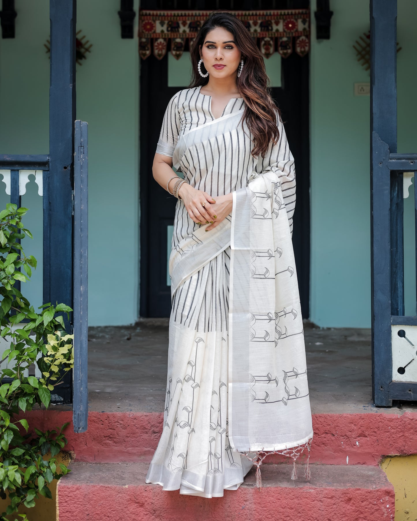 Elegant White Stripe Printed Linen Cotton Saree