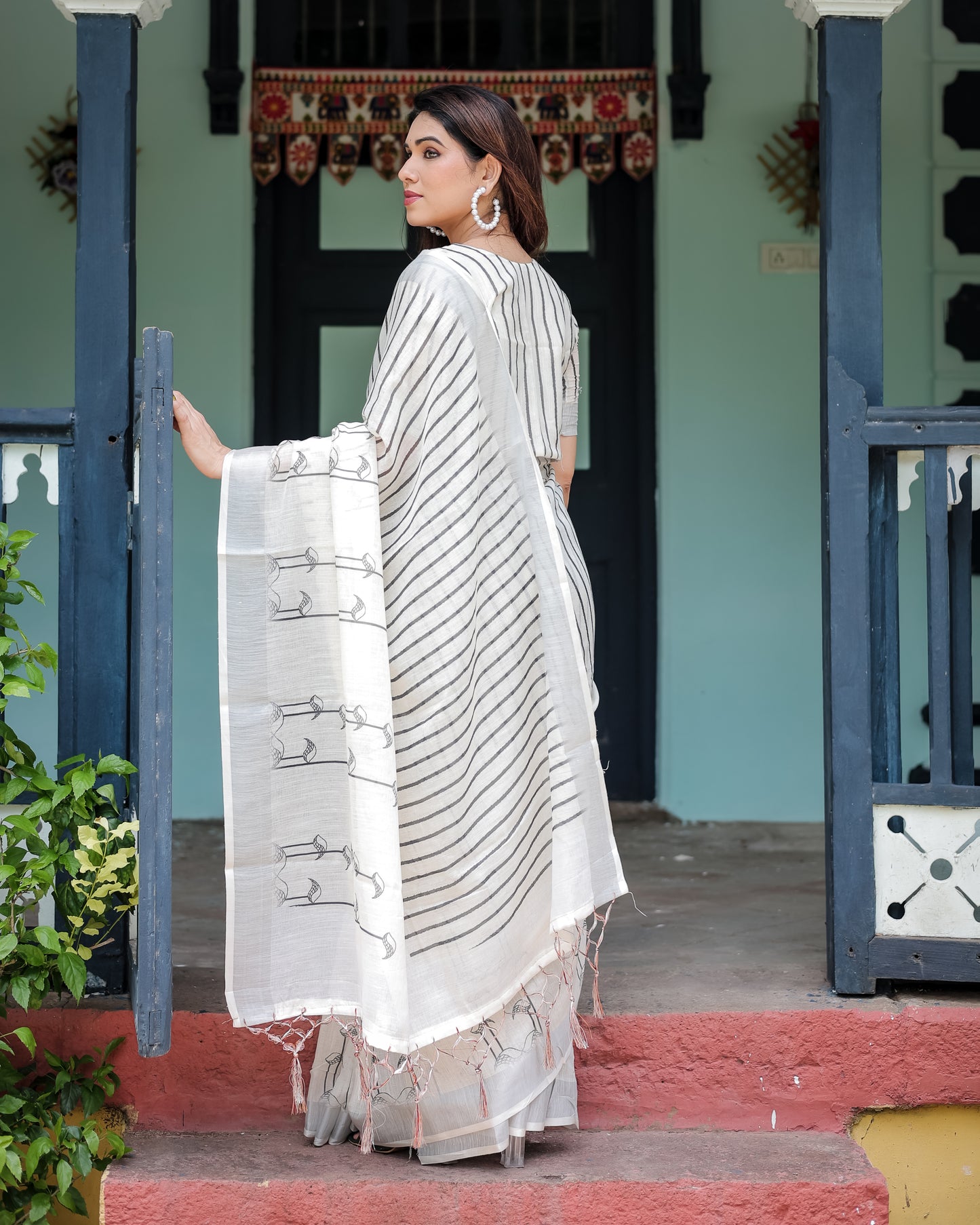 Elegant White Stripe Printed Linen Cotton Saree