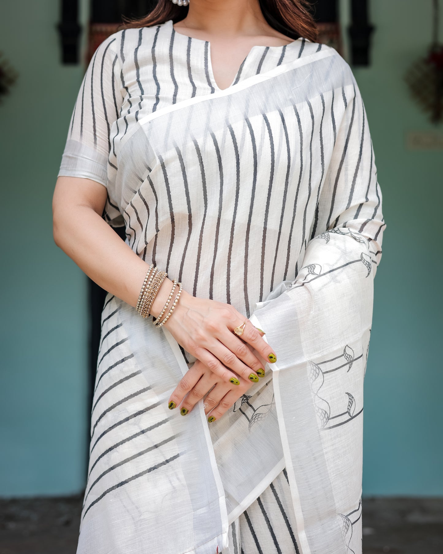 Elegant White Stripe Printed Linen Cotton Saree