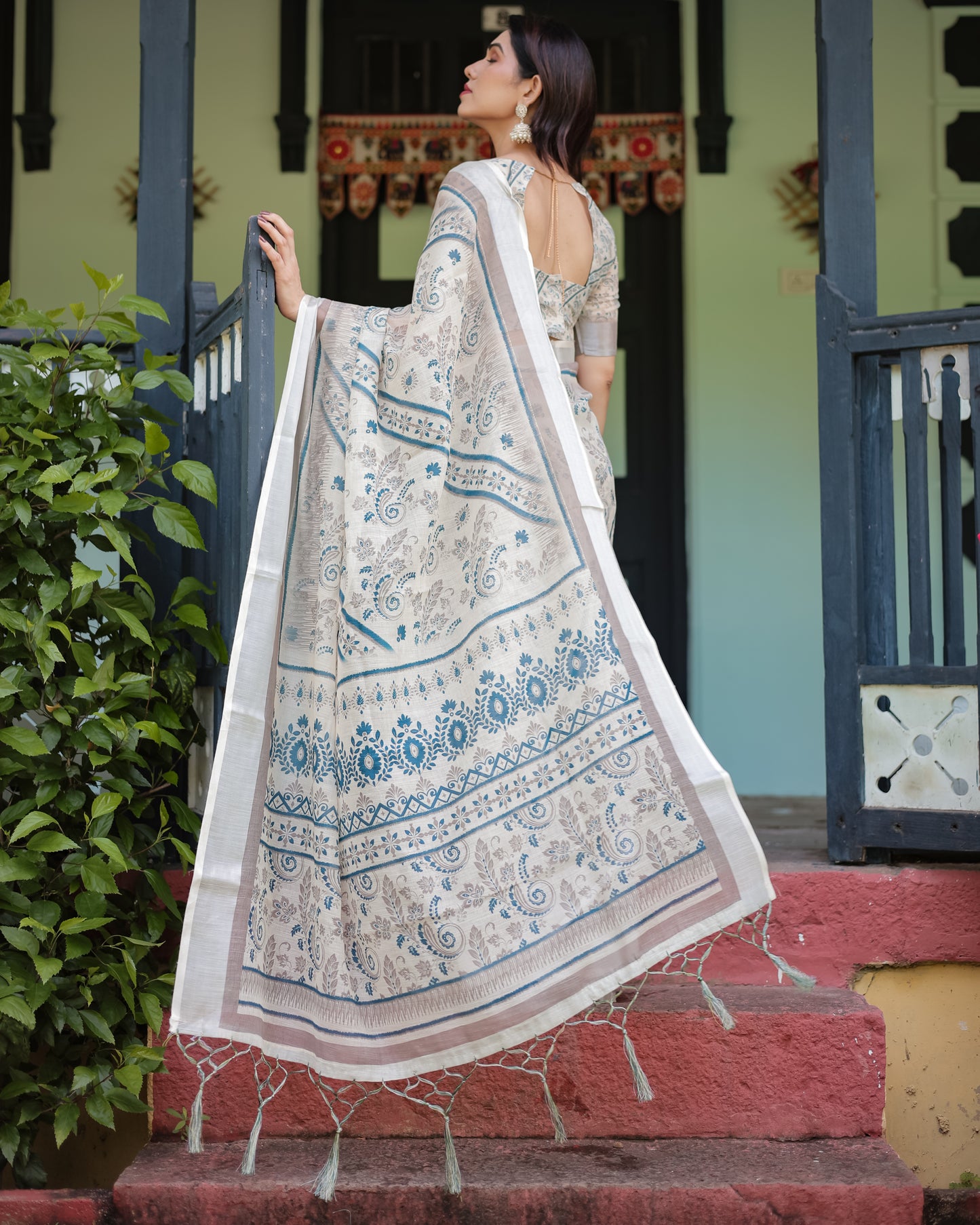 Sophisticated Off-White & Blue Linen Cotton Saree with Paisley Floral Print