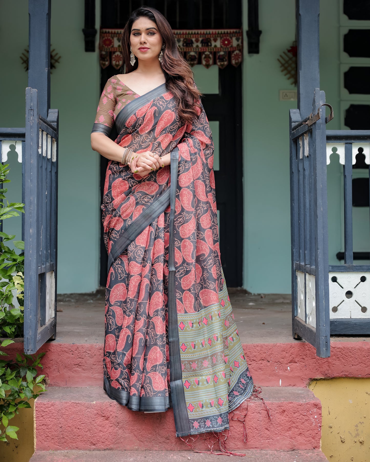 Charcoal Leaf Motif Linen Cotton Saree
